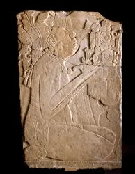 Macho sentado de um painel de relevo, 702-64 (calcário com traços de tinta)